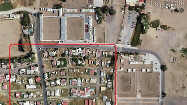 Καρτερός: Από τα «λίγα τροχόσπιτα», στον οικισμό των αυθαιρέτων - Το Airbnb και η αντίστροφη μέτρηση!