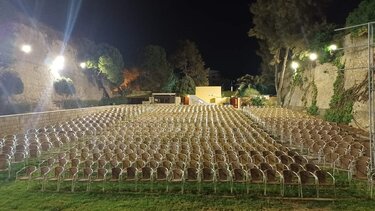 Δωρεάν προσκλήσεις για θέατρο για εργαζόμενους στο ΠΑΓΝΗ