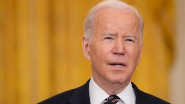 Ο Μπάιντεν καταφέρεται εναντίον των «οπισθοδρομικών» οπαδών του Τραμπ 