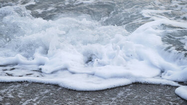 Έκλεψε τηλέφωνα από λουόμενους