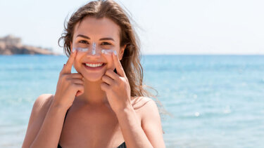 Τips για την καλοκαιρινή φροντίδα του προσώπου σου