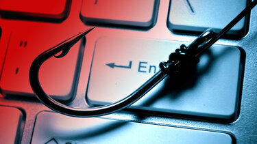 Είδε τον τραπεζικό της λογαριασμό να αδειάζει - Πως την "πάτησε" 33χρονη 