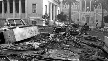 Περί Πολυτεχνείου, κατάρρευσης της Χούντας κι ενός μύθου