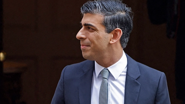 Λιγότερο πλούσιος αλλά πάλι ... πολύ πλούσιος ο Ρίσι Σούνακ