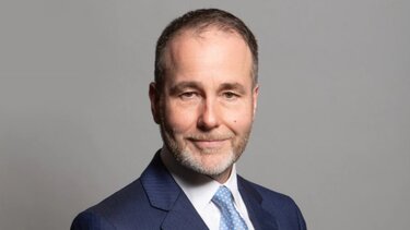 Βρετανία: Εκτός κόμματος ο Συντηρητικός βουλευτής που μέθυσε και θώπευσε δύο άνδρες