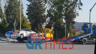 Θεσσαλονίκη: Τροχαίο με δύο τραυματίες έξω από την 113 Πτέρυγα Μάχης στο Σέδες