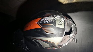 Η λεπτή γραμμή ανάμεσα στη ζωή και το θάνατο ή αλλιώς ... κράνος!