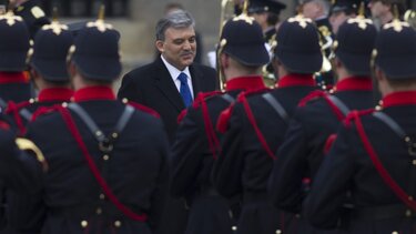 Τουρκία: Ο πρώην πρόεδρος Γκιουλ σπάει τη σιωπή του και επικρίνει τον Ερντογάν