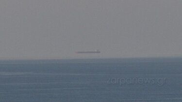 Είδαν το δεξαμενόπλοιο να...“αιωρείται”