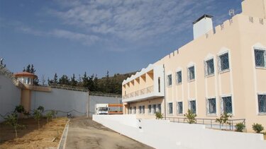 Μαζί με τα φρούτα, "μπήκαν" στη φυλακή κινητά, φορτιστές και hands free!