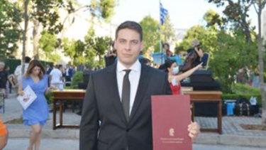 Ο Χανιώτης που αρίστευσε στην Ιατρική έδωσε τον όρκο του Ιπποκράτη 