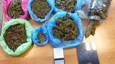 Διπλή σύλληψη με 1 κιλό κάνναβης