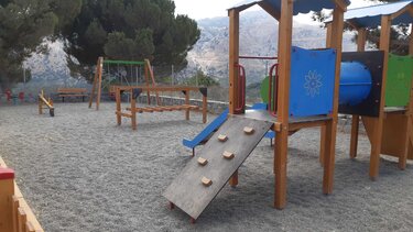 Ολοκληρώθηκε η νέα παιδική χαρά στους Ασκούς του Δήμου Μινώα