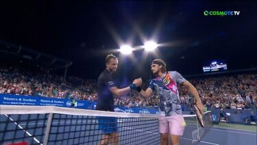 Τσιτσιπάς: Λύγισε τον Μεντβέντεφ και προκρίθηκε στον τελικό του Σινσινάτι