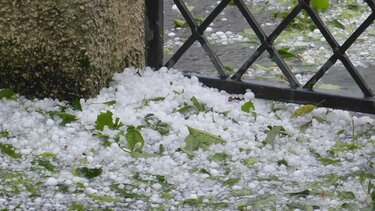 Βροχές, καταιγίδες και χαλαζοπτώσεις την Τρίτη – Οι πιο επικίνδυνες περιοχές