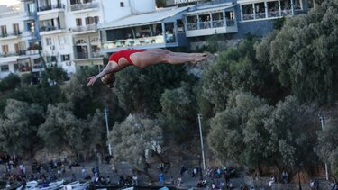 Εντυπωσιακό θέαμα στο 5ο «Agios Nikolaos Cliff Diving 2022» 