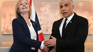 Λιζ Τρας: Εξετάζει τη μεταφορά της βρετανικής πρεσβείας στην Ιερουσαλήμ