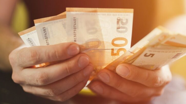 Οι επιχειρήσεις προχωρούν σε πρόωρη εξόφληση δανείων λόγω υψηλών επιτοκίων