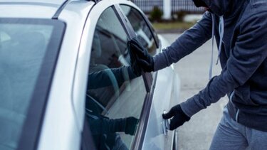 "Xτύπησε" στο Ηράκλειο ανοίγοντας δύο ταξί, στα Χανιά τον συνέλαβαν