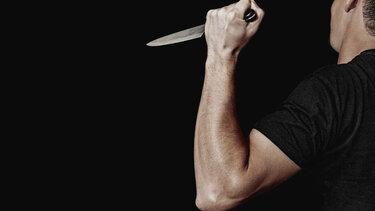 Δολοφονικό αμόκ κατά της συντρόφου του: κατάφερε στο σώμα της 10 μαχαιριές!