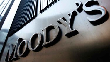 Moody’s: Αναβάθμισε σε θετικές τις προοπτικές της ελληνικής οικονομίας