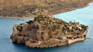 "Ωκεανός": Μια παράσταση εν πλω στη Σπιναλόγκα 