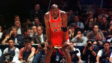 Μάικλ Τζόρνταν: Η φανέλα του από τους NBA Finals 1998 πουλήθηκε 10,1 εκατ. δολάρια!