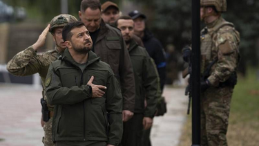 Πόλεμος στην Ουκρανία: Στα απελευθερωμένα εδάφη ο πρόεδρος Ζελένσκι