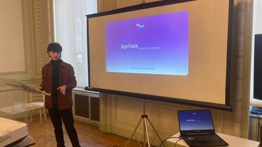 Κρητικός μαθητής κάνει τους υπολογιστές να διαβάζουν τη νοηματική και βραβεύεται!