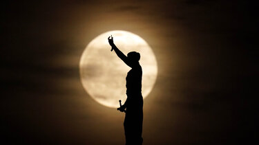 Οι ΗΠΑ κατηγορούν την Κίνα ότι προσπαθεί να «υπονομεύσει το αμερικανικό δικαστικό σύστημα»