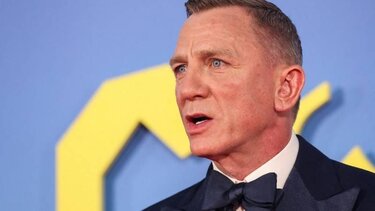 Ο Ντάνιελ Γκρεγκ έγινε Ιππότης του ίδιου Τάγματος με τον Τζέιμς Μποντ