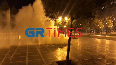 Επεισόδια στο κέντρο της Θεσσαλονίκης μεταξύ κουκουλοφόρων και ΜΑΤ