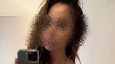 Σε εξέλιξη η απολογία της 38χρονης για την επίθεση με καυστικό υγρό