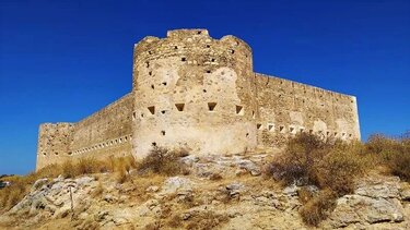 Μετέτρεψαν το ιστορικό μνημείο σε ...ηλεκτρονική σκηνή