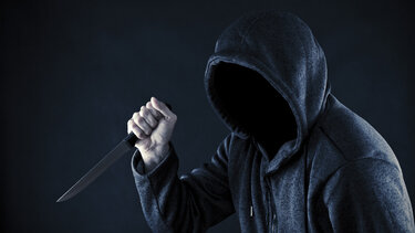 Τον έδεσαν χειροπόδαρα και τον λήστεψαν!