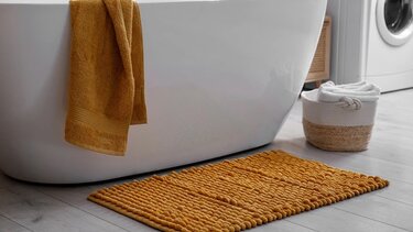 Κάθε πότε πρέπει να πλένετε το χαλάκι του μπάνιου