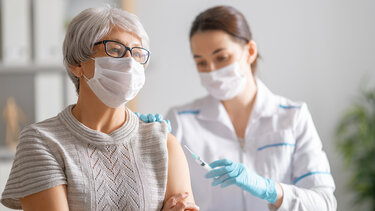 H κυβέρνηση Τραμπ διενεργεί έρευνα για θανάτους πιθανόν από τα εμβόλια COVID