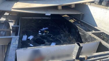 Μετέφεραν παράνομα αλλοδαπούς σε ειδικές κρύπτες φορτηγών