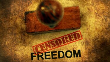 Η ιστορία της Κυριακής: Η λογοκρισία και το κιτς στα χρόνια του ...γύψου