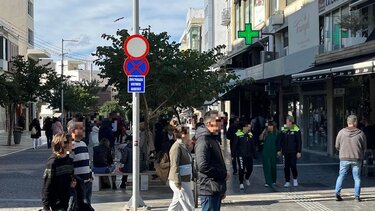 Καλός καιρός και black προσφορές "γέμισαν" την αγορά