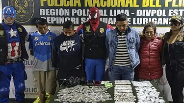 Αστυνομικοί ντυμένοι σούπερ ήρωες συνέλαβαν εμπόρους ναρκωτικών