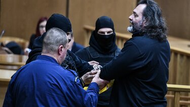 Δίκη Χρυσής Αυγής: Ένταση κατά την έναρξη της συνεδρίασης με τον Γιάννη Λαγό