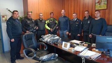 Εξοπλισμό σε υπηρεσίες Δίκυκλης Αστυνόμευσης παρέδωσε η Ένωση Αστυνομικών Υπαλλήλων 