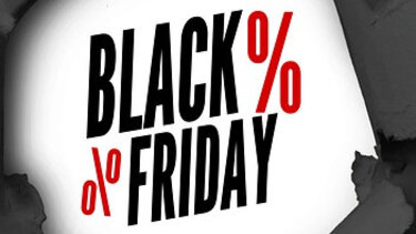 Black Friday: Γέμισαν οι βιτρίνες των καταστημάτων με προσφορές