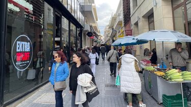 Αναθέρμανε τα ταμεία η Black Friday; Στάση αναμονής των εμπόρων ενόψει και των γιορτών