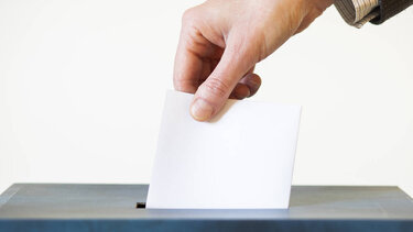 Δημοσκόπηση για τις Περιφέρειες: Ο «ακλόνητος» Αρναουτάκης, η «φθορά» Πατούλη