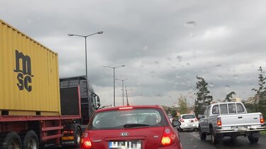 Αυτή είναι η ΛΕΑ, δεν είναι η λωρίδα σου, ηλίθιε!