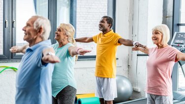 Οι επτά υγιεινές συνήθειες της μέσης ηλικίας που μειώνουν τον κίνδυνο άνοιας αργότερα