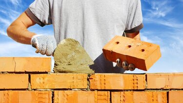 Από την οικοδομή στην... εντατική, νεαρός εργάτης μετά από ατύχημα