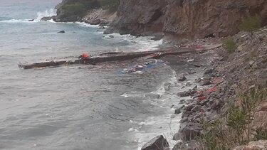 Κομμάτια έγινε το μισοβυθισμένο πλοίο στην Αγ. Ρουμέλη!